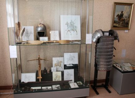 В музейную ночь с 20 на 21 мая в Государственном художественном музее Алтайского края  закончит свою работу выставка «Стрельба из лука: история, спорт, искусство».