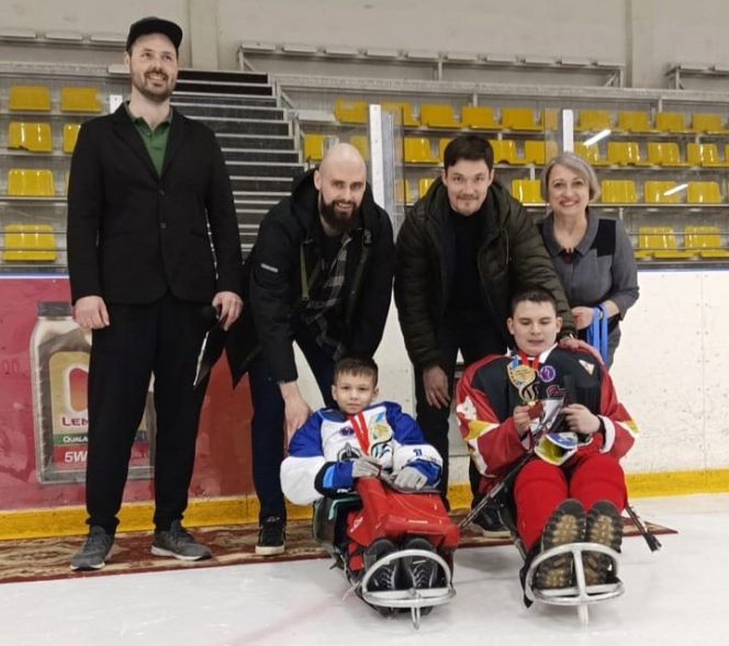 Следж-хоккейный клуб «ВОИтели-Алтай» выиграл детский «Кубок Сибири» в Омске