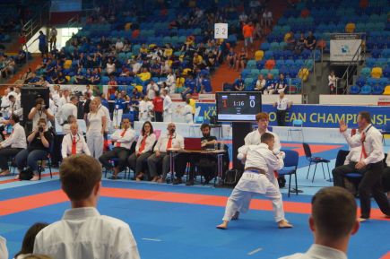 Карина Мешалкина из барнаульской ДЮСШ "Рубин" завоевала бронзовую медаль чемпионата Европы по каратэ-до (SKIF) в детской возрастной категории. 