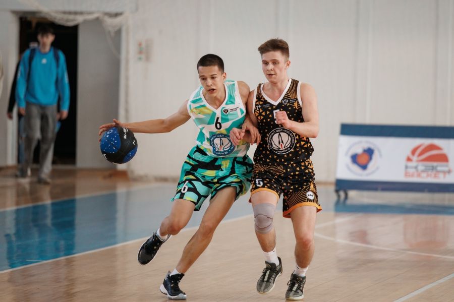 Фрагменты матча юношей Хабаровский край - Алтайский край. Фото: ШБЛ "КЭС-Баскет"