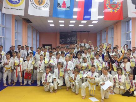 В Барнауле провели Открытый кубок Алтайского края по джиу-джитсу.