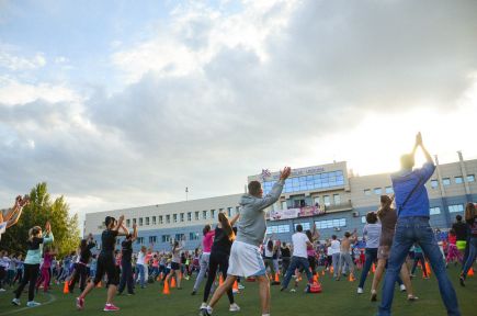 В барнаульском «Парке спорта» профессиональные инструкторы всё лето будут проводить бесплатные тренировки (расписание).