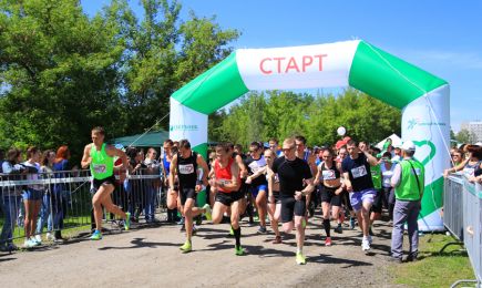 В Барнауле в шестой раз прошёл семейный спортивный праздник «Зелёный марафон».