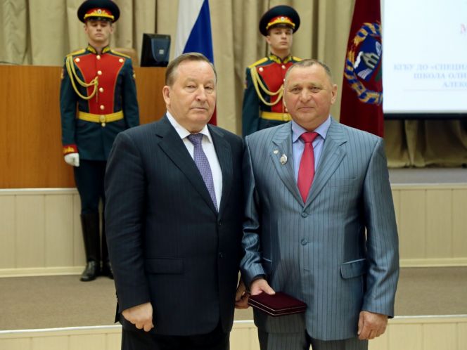 Среди 34 жителей региона, награждённых губернатором наградами Российской Федерации и Алтайского края, пятеро отмечены за вклад в развитие физической культуры и спорта.