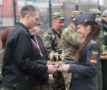 Прошли соревнования по стрельбе из боевого пистолета, посвящённые 55-й годовщине со дня образования Барнаульского юридического института МВД России (фото).