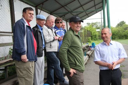 В Барнауле состоялся турнир открытого чемпионата ДФЛ "Большие звёзды светят малым" в дивизионе Евгения Городова и Александра Ерохина (фото).   