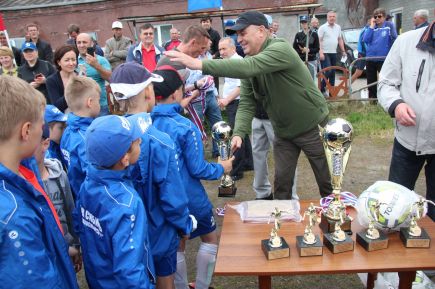 В Барнауле состоялся турнир открытого чемпионата ДФЛ "Большие звёзды светят малым" в дивизионе Евгения Городова и Александра Ерохина (фото).   