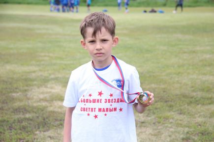 В Барнауле состоялся турнир открытого чемпионата ДФЛ "Большие звёзды светят малым" в дивизионе Евгения Городова и Александра Ерохина (фото).   