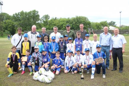В Барнауле состоялся турнир открытого чемпионата ДФЛ "Большие звёзды светят малым" в дивизионе Евгения Городова и Александра Ерохина (фото).   