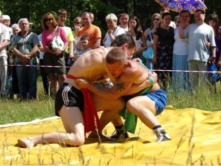 В Барнауле 1 июля во время Сабантуя проведут традиционные соревнования по борьбе на поясах.