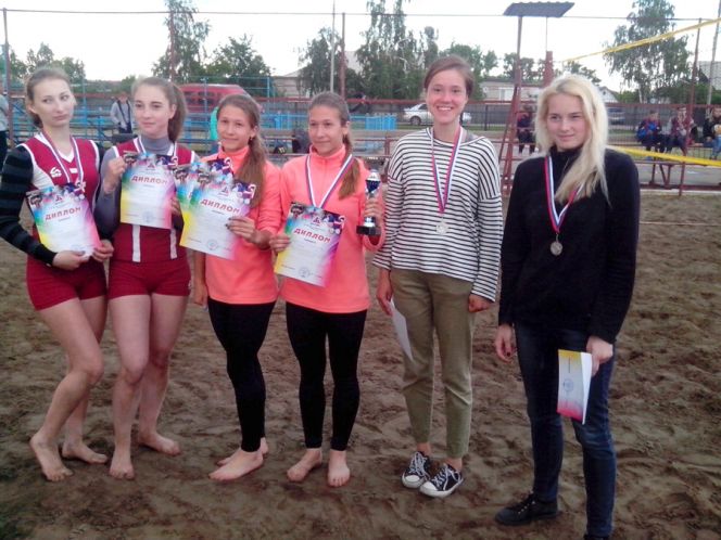 В Благовещенке завершилось первенство Алтайского края по пляжному волейболу среди команд юношей и девушек 2001-2002 и 2003-2004 годов рождения.