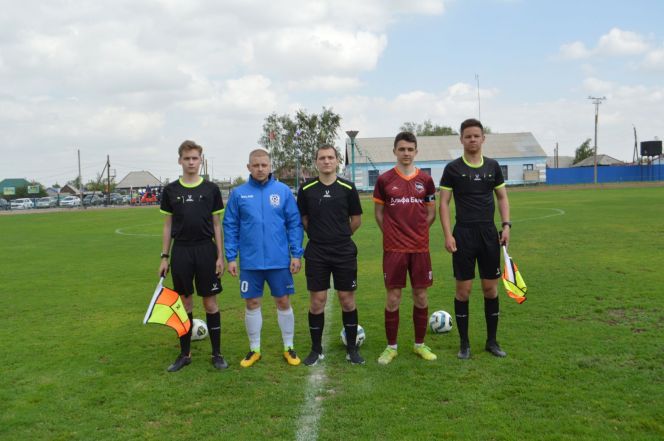 Перед матчем в Ключах. Фото: Алтайская краевая федерация футбола.