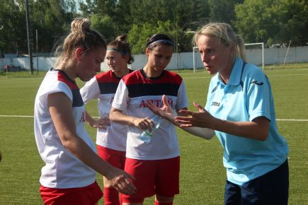 В повторной игре женская команда «Алтай» уступила «Кузбассу» - 0:4 (фото). 