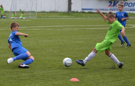 Мчится поезд футбольный 