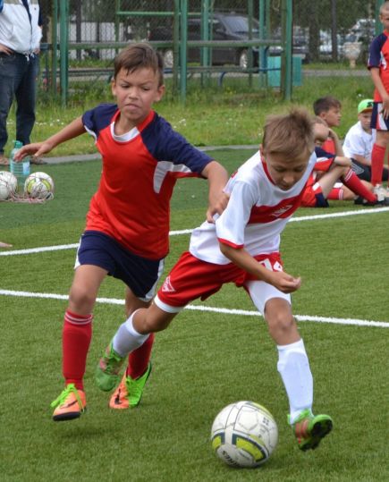 Мчится поезд футбольный 