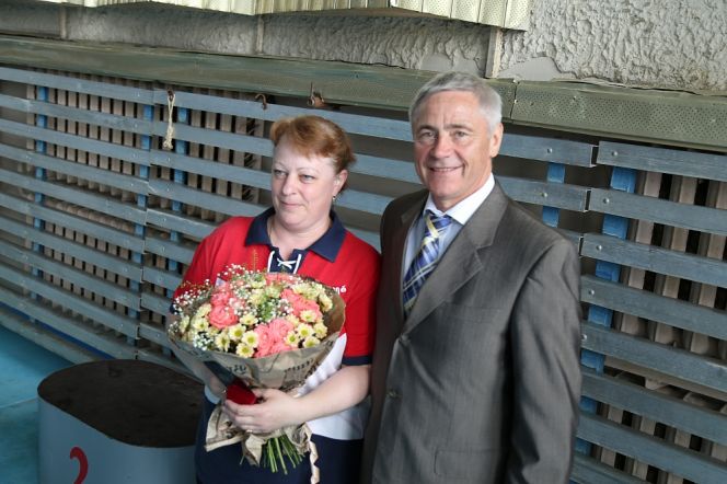 Бийским пловцам Роману Жданову и Юрию Лучкину вручили удостоверения и знаки «Заслуженный мастер спорта России», их тренеру Елене Соколовой – «Заслуженный тренер России».   