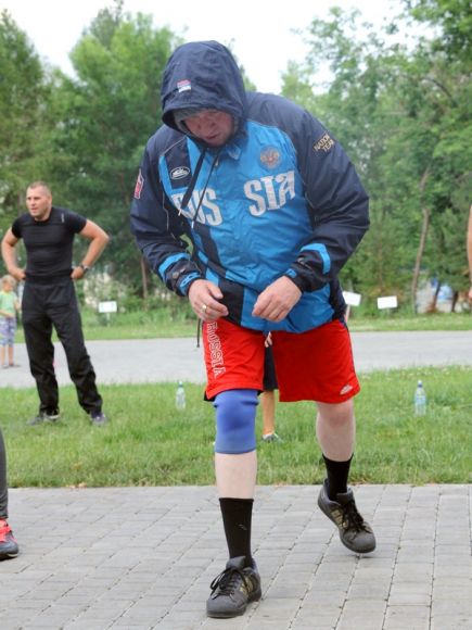 Сотни барнаульцев участвуют в бесплатных массовых тренировках в Парке спорта (фото).