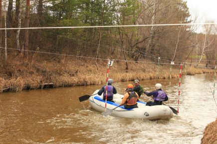 На реке Барнаулке прошли соревнования по рафтингу «Открытая вода-2012» и чемпионат Барнаула по спортивному туризму (фото).