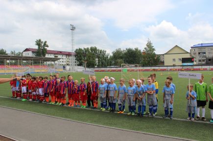 В Бийске состоялся отборочный этап международного футбольного фестиваля "Большие звёзды светят малым" в дивизионе Александра Гостенина.  