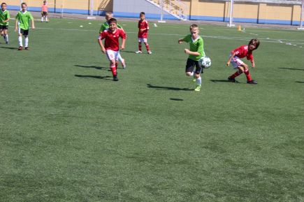 В Бийске состоялся отборочный этап международного футбольного фестиваля "Большие звёзды светят малым" в дивизионе Александра Гостенина.  