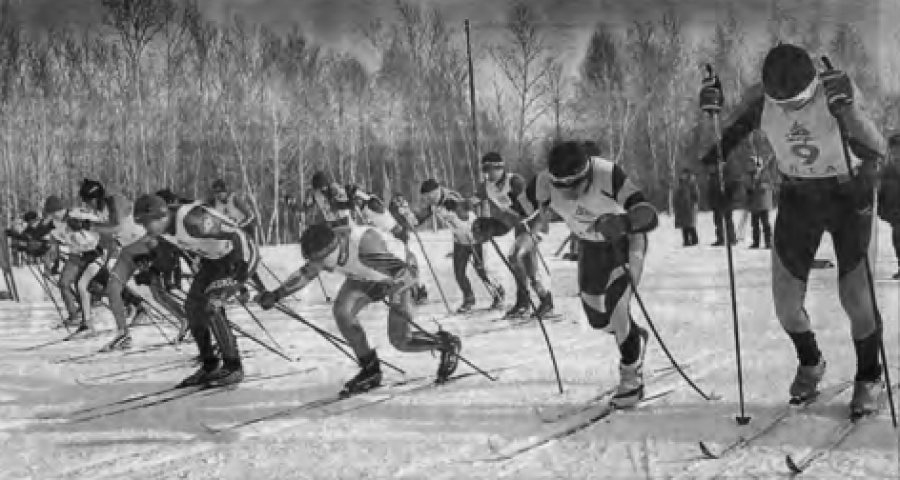 Старт мужской лыжной эстафеты. Фото: Евгений Налимов/"Алтайская правда"