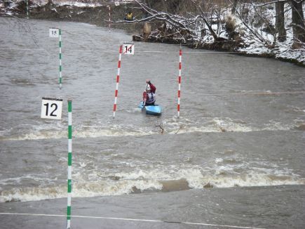Шесть девушек из бийского турклуба «Скат» стали призёрами открытого чемпионата Горно-Алтайска по гребному слалому (фото).