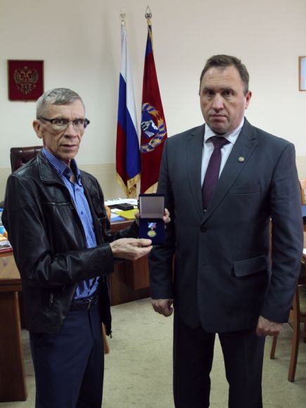 Заместитель председателя Правительства Алтайского края Андрей Щукин провёл рабочую встречу с президентом Детской футбольной лиги Виктором Горловым.