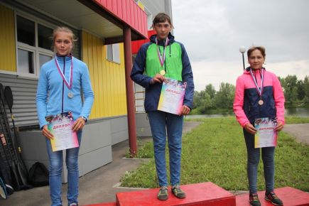 В Барнауле прошло первенство Алтайского края по гребле на байдарках и каноэ.