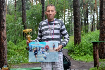 В Барнауле прошёл легкоатлетический кросс «Кубок Андрея Дерксена».