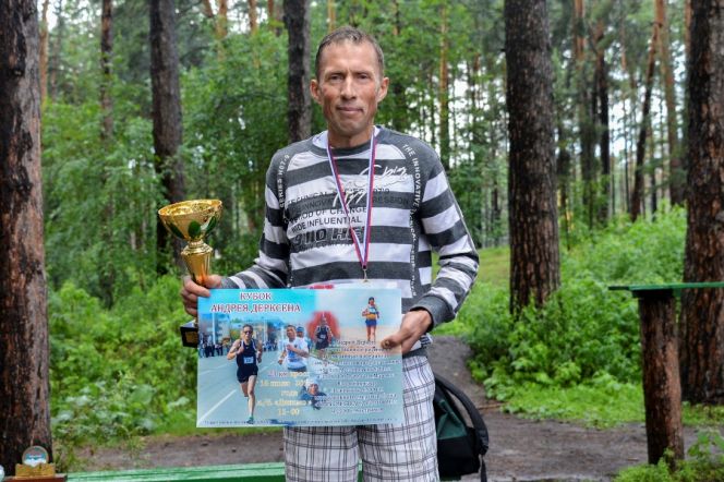 В Барнауле прошёл легкоатлетический кросс «Кубок Андрея Дерксена».