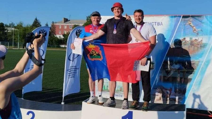  Сергей Руденко (слева) - серебряный призёр чемпионата Сибири. Фото: Елена Козырь