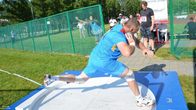  Ядро толкает Сергей Руденко. Фото: Елена Козырь