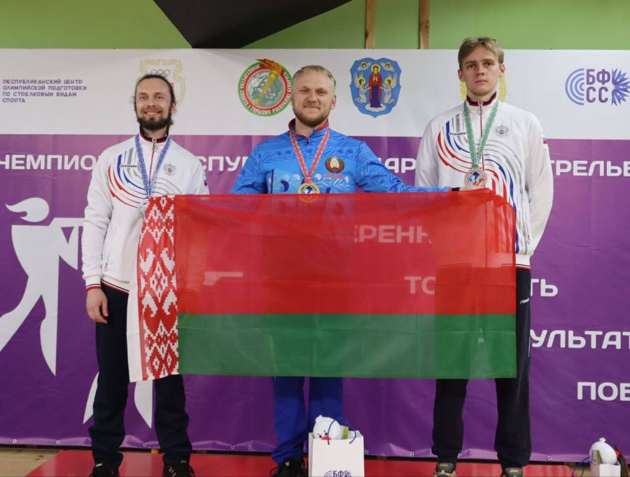 Призёры стрельбы из малокалиберной винтовки. Сергей Каменский - слева. Фото: Министерство спорта и туризма Республики Беларусь