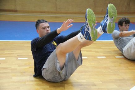 Вышли из отпуска и возобновили тренировки волейболисты «Университета» (фото).   