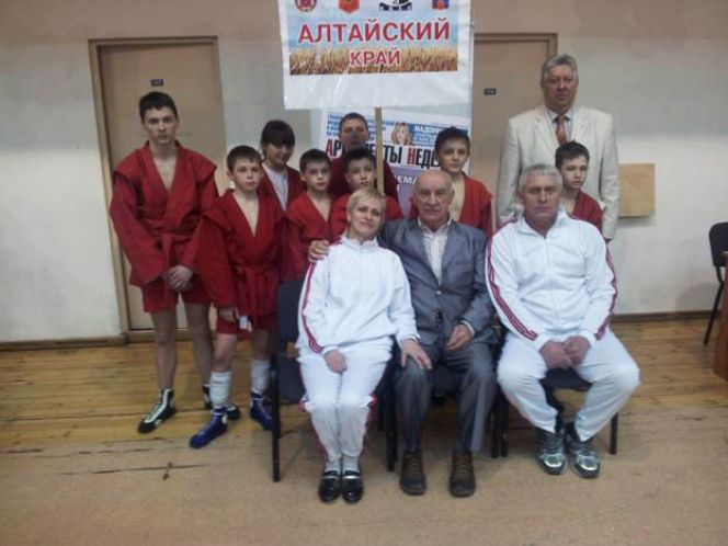 Алтайские самбисты приняли участие в VIII Спартакиаде России среди воспитанников детских домов, кадетских корпусов на призы заслуженного мастера спорта Евгения Глориозова.