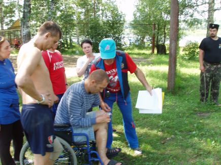 На базе "Озеро Круглое" АлтГУ состоялись соревнования среди людей с ограниченными возможностями здоровья. 