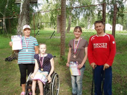 На базе "Озеро Круглое" АлтГУ состоялись соревнования среди людей с ограниченными возможностями здоровья. 