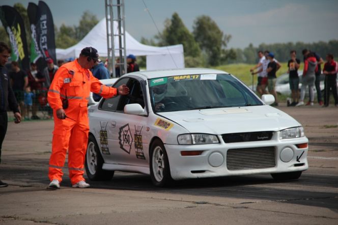 Трое алтайских гонщиков - победители барнаульского этапа чемпионата СФО по дрэг-рейсингу (фото).