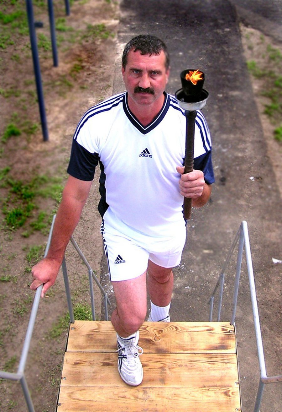 Фрагменты церемонии открытия летней олимпиады в Ребрихе в 2004 году. Фото: газета "Знамя труда"