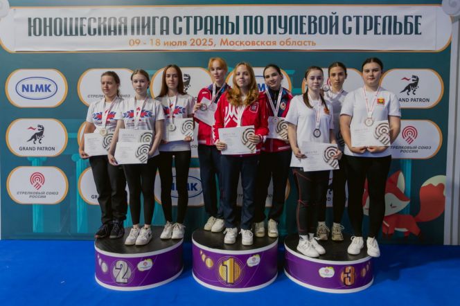 Призовой пьедестал командных соревнований. Фото: Стрелковый союз России