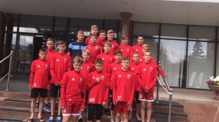 Юношеская команда СДЮШОР Алексея Смертина - победительница зонального первенства России. 