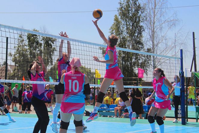 «Ребриха-2025». В финале женского волейбольного турнира сыграют команды Благовещенского и Змеиногорского районов