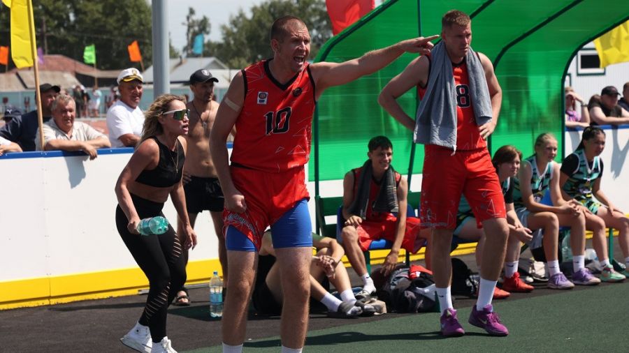 Денис Баландин (слева) и его младший брат Роман. Фото: Олег Богданов/ "Алтайская правда"