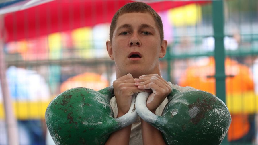 Гиревики продемонстрировали богатырскую силу и волю к победе. Фото: Олег Богданов/ "Алтайская правда"