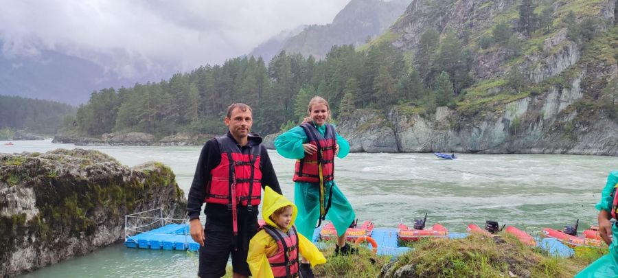 С детьми на отдыхе. Фото из альбома Алексея Турдазова