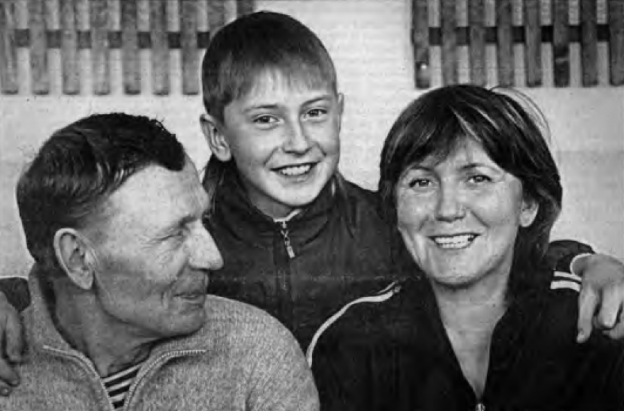 Николай и Галина Поповы и их сын Коля из Мамонтовского района - самая спортивная семья. Фото: Сергей Башлычёв/ "Алтайская правда"