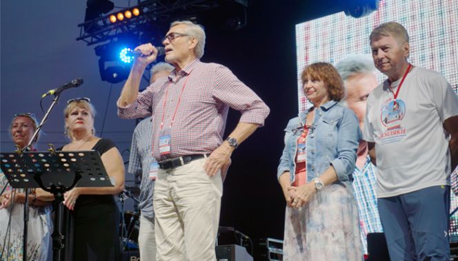 В посёлке Верх-Обском Смоленского района состоялся Всероссийский фестиваль народного творчества и спорта «Земляки» имени Михаила Евдокимова.