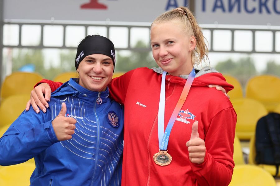 Дарья Фоминская и Анастасия Кравченко. Фото: Александр Чёрный/"Алтайский спорт"