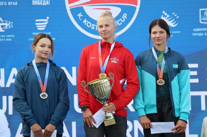 Байдарочница Анастасия Кравченко завоевала золотую медаль в составе сборной регионов России. Фото: Александр Чёрный/"Алтайский спорт"