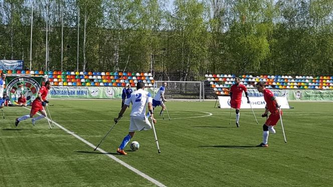Барнаульская команда "Динамо-Алтай" - серебряный призёр чемпионата России по футболу среди ампутантов. 